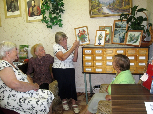 Тематическая встреча для пенсионеров прошла в Покровской библиотеке