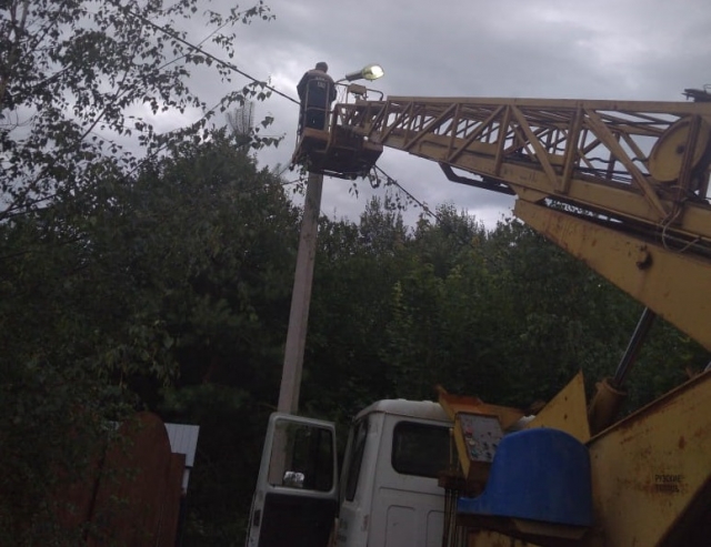 В Рузском округе ремонтировали фонари и убирали мусор