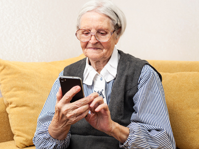 Рузские пенсионеры могут пользоваться удобным мобильным приложением