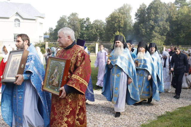 Престольный праздник отметили в храме Спаса Всемилостивого в Рузском округе    