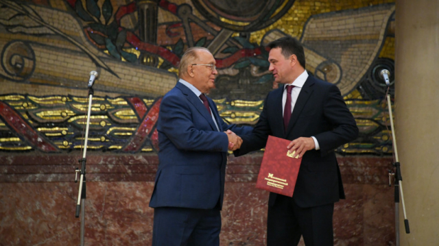 Ректор МГУ вручил Андрею Воробьеву диплом за заслуги в сотрудничестве с университетом