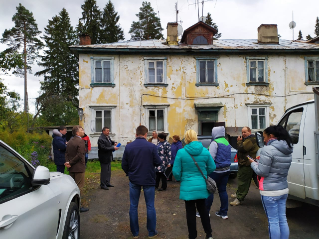 Насущные вопросы обсудили с жителями аварийного дома в Тучково