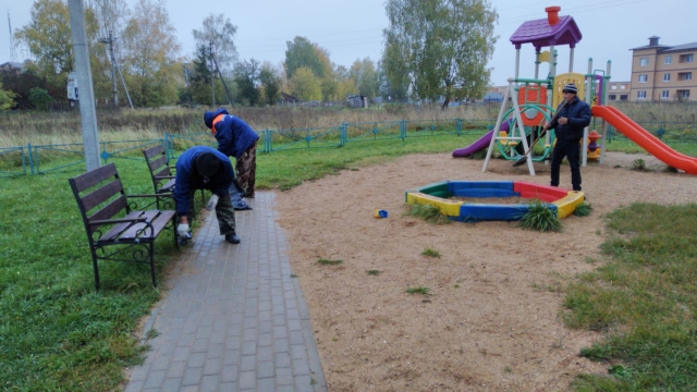 В Рузском округе приводят в порядок детские и контейнерные площадки