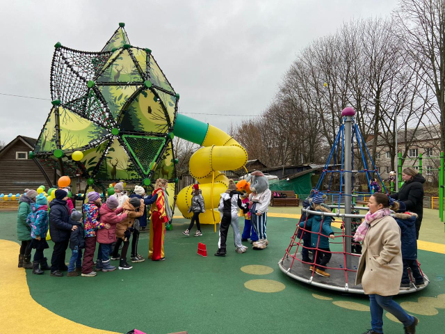 Новый детский игровой комплекс открыли в Рузе