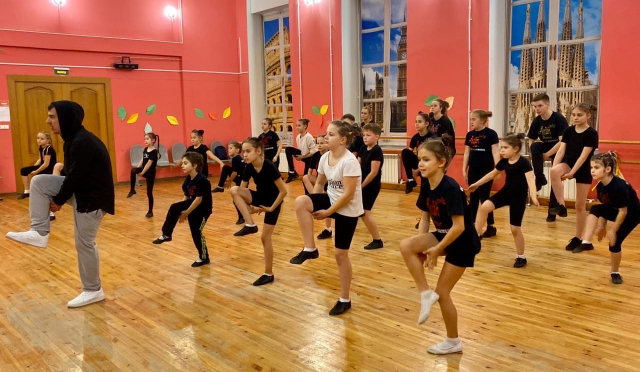 Танцевальный мастер-класс прошел в Тучковском ЦКиИ