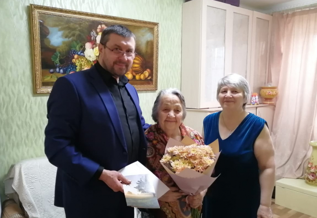 Жительницу поселка Тучково поздравили с юбилеем