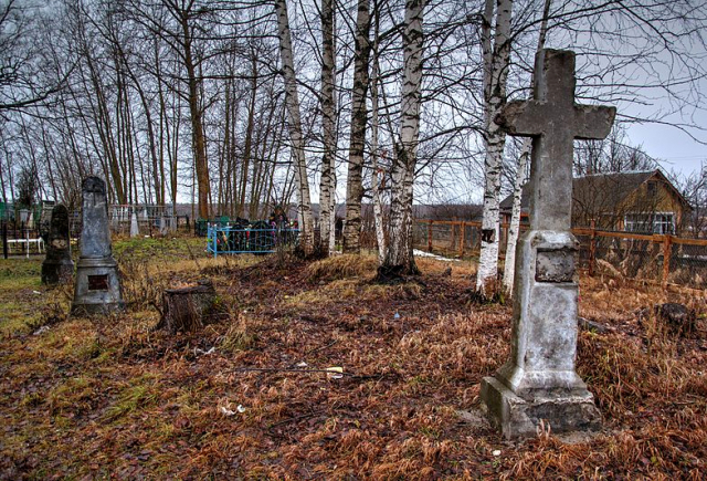 Ружан информируют о необходимости оформлять разрешения на захоронение и установку памятников