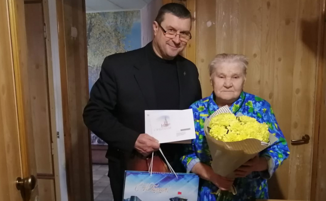 Жительницу Тучково поздравили с юбилеем