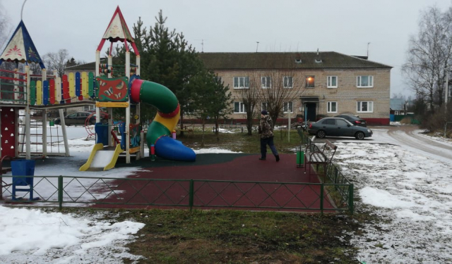 В Рузском городском округе наводят чистоту на детских и контейнерных площадках