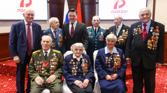 Андрей Воробьев вручил ветеранам Великой Отечественной войны медали в честь 75-летия Победы