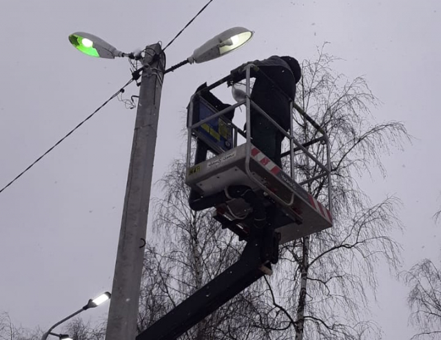 В Рузском округе ремонтировали фонари