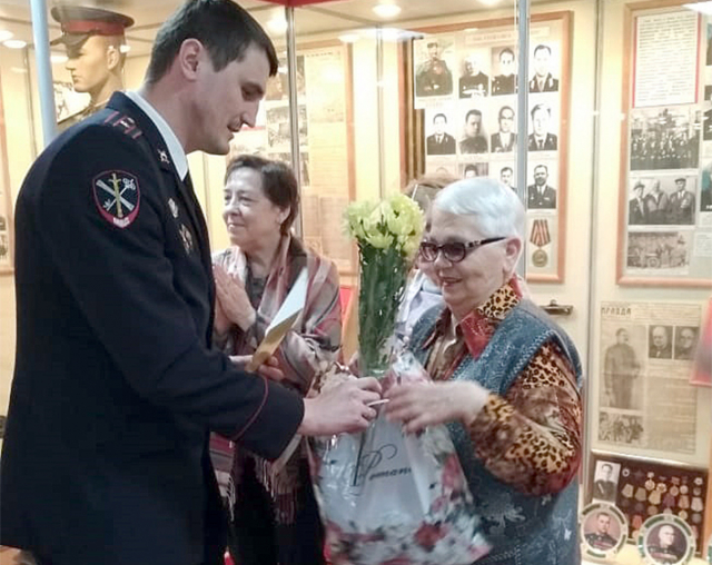 В Рузе полицейские поздравили женщин-ветеранов органов внутренних дел