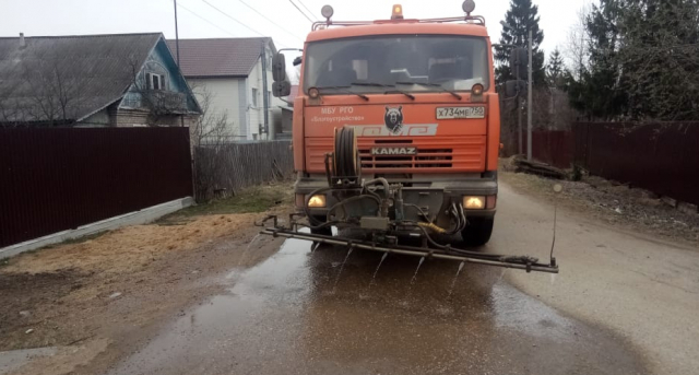В Рузском округе промывают улицы
