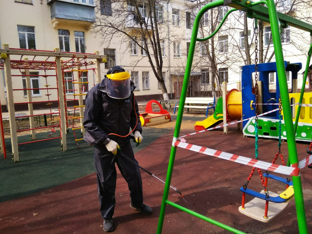 В Рузском округе продолжается дезинфекция детских площадок