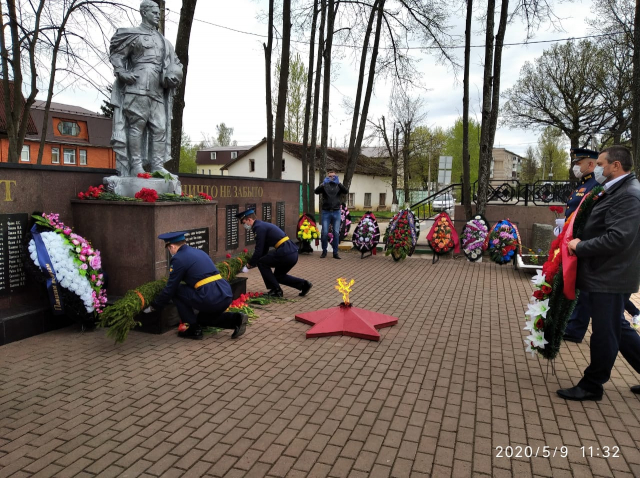 В Тучково к мемориалам Славы возложили цветы