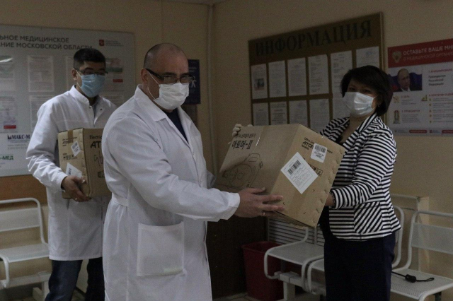 Глава Рузского округа передал больнице два прибора для дезинфекции