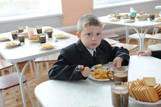 Школьники Рузского округа будут получать горячие завтраки и обеды