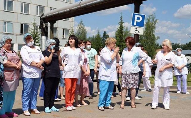Медработников Рузского округа поздравили с наступающим праздником