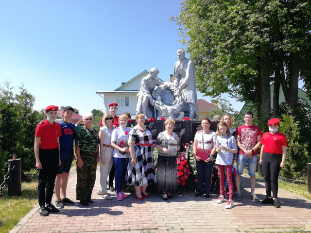 Воинское захоронение в Рузе посетили родственники погибшего красноармейца