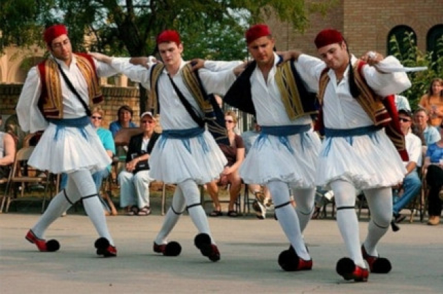 Космодемьянцам – о греческом танце