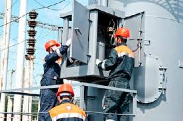 В Рузском округе ремонтируют оборудование на подстанции