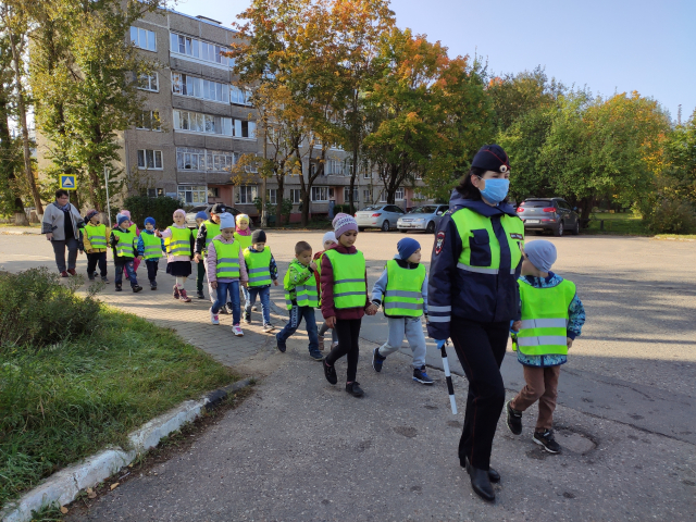 Рузские полицейские рассказали малышам о безопасности на дорогах