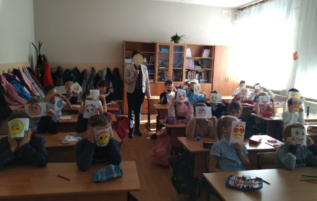 Тучковские школьники отметили День улыбки
