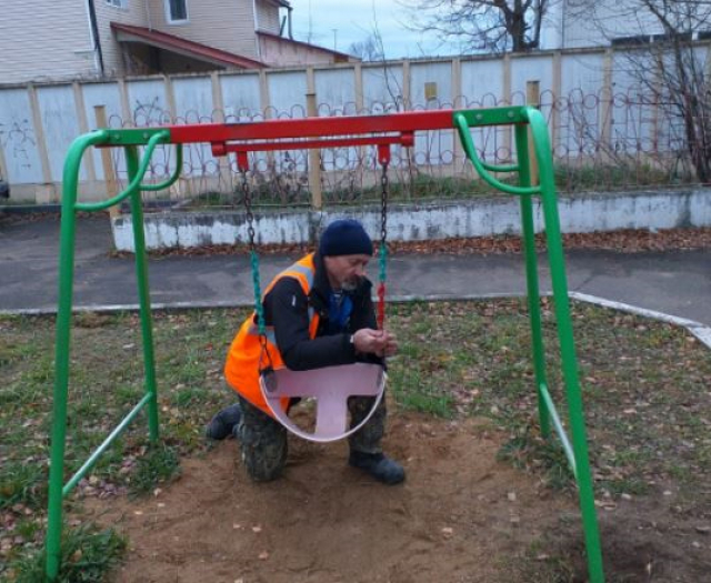 В Рузском округе следят за нормативным состоянием детских площадок
