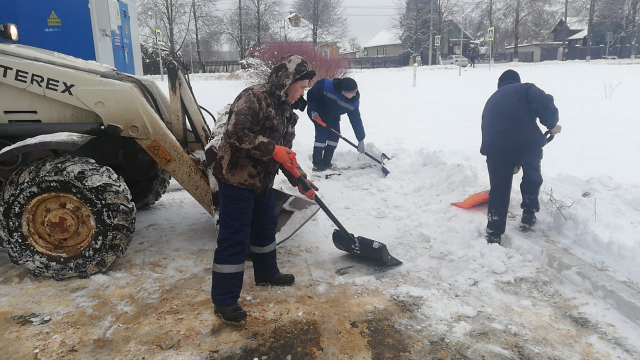 В Рузском округе убирают снег