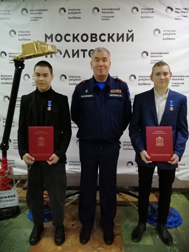 Николай Пархоменко поздравил юных героев с награждением