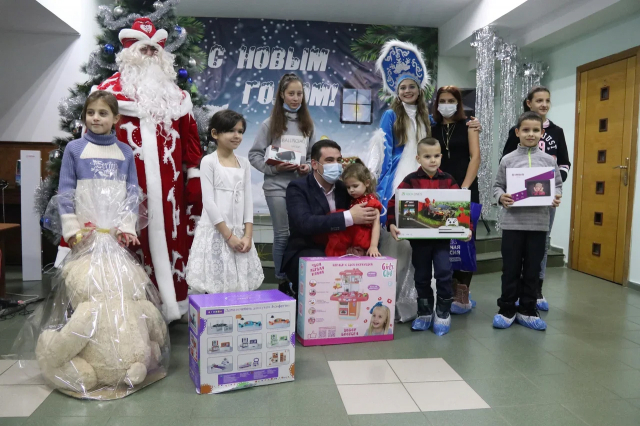 Николай Пархоменко поздравил юных ружан с Новым годом