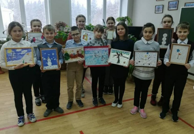 Тучковские школьники рисовали зимние пейзажи