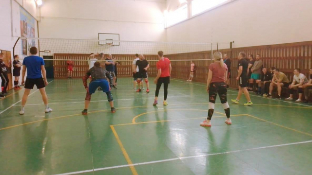 В Брикете играли в волейбол