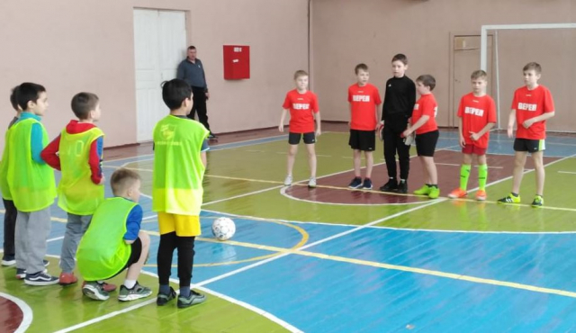 В турнире по мини-футболу победу завоевали «Волчонки»