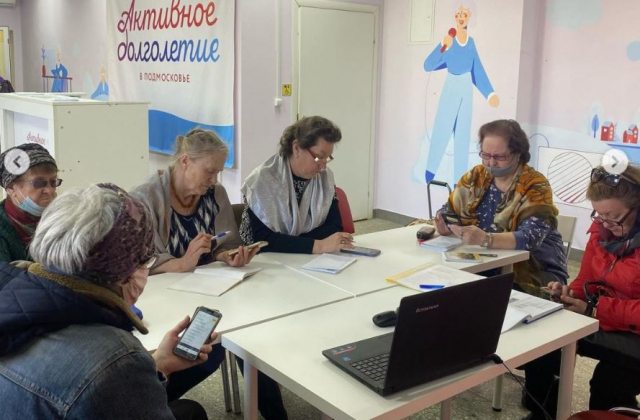 Тучковские пенсионеры учатся компьютерной грамотности