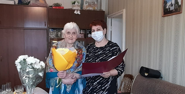 Жительницу Рузского округа поздравили с юбилеем