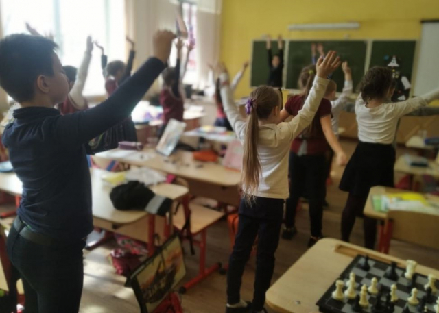 Кожинские школьники помогают учителям