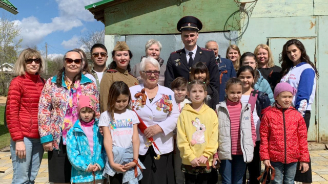 Волонтеры и полицейские поздравили ветеранов рузской милиции