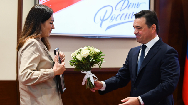 Губернатор вручил награды выдающимся гражданам в рамках мероприятия приуроченного ко Дню России
