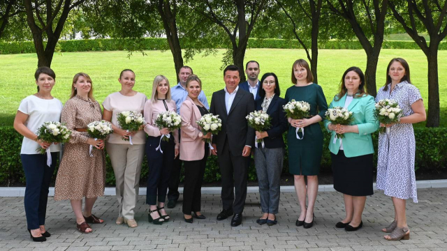 Андрей Воробьев вручил сертификаты на социальную ипотеку 11 медицинским работникам Подмосковья