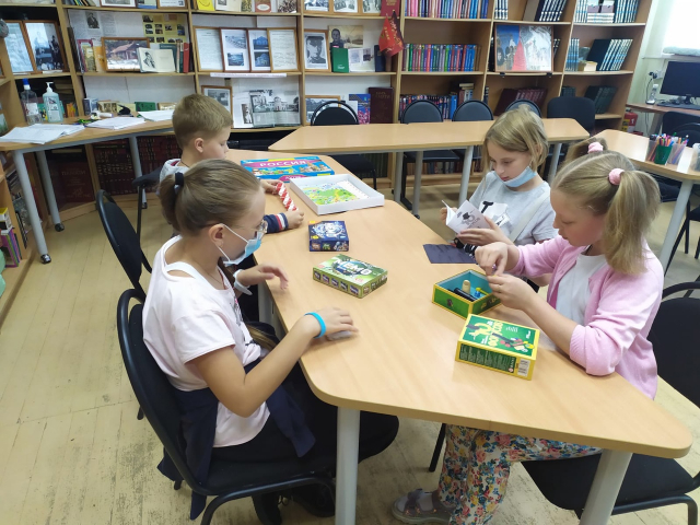 Сотрудники Тучковской поселковой библиотеки провели для юных гостей игровую программу
