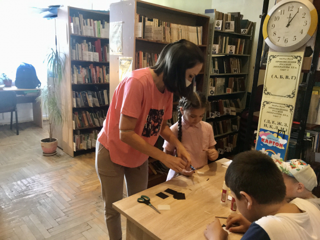 Сотрудники Космодемьянской библиотеки провели для детей мастер-класс