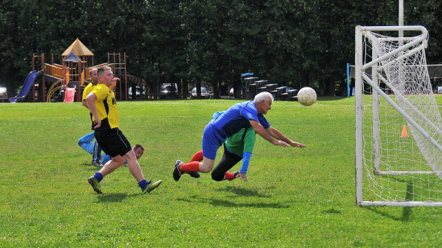 В Рузском округе играют в футбол ветераны