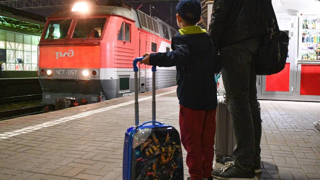Подмосковные школьники могут ездить на поезде за полцены