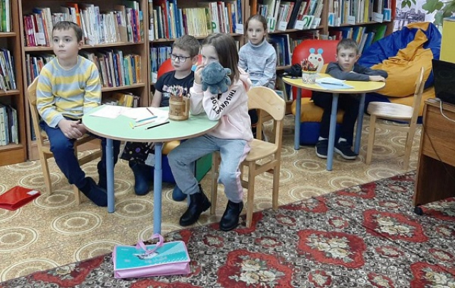 Ружане учатся английскому в библиотеке