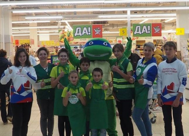 Рузские волонтёры раздали покупателям супермаркета экосумки - Радио1