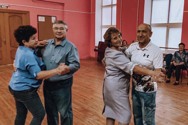 Тучковские пенсионеры танцевали от души