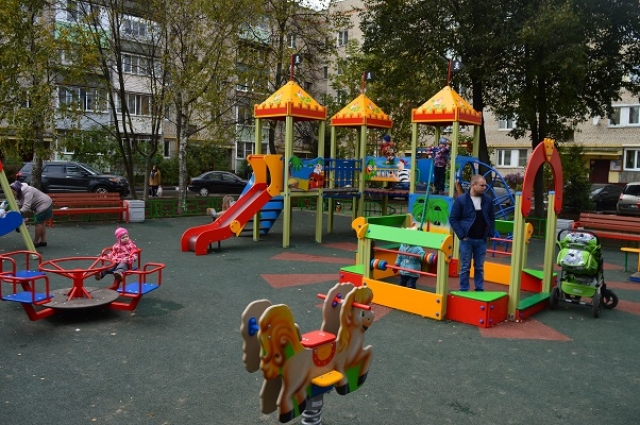 Сто детских площадок по губернаторской программе будет установлено в Московской области в 2016 году