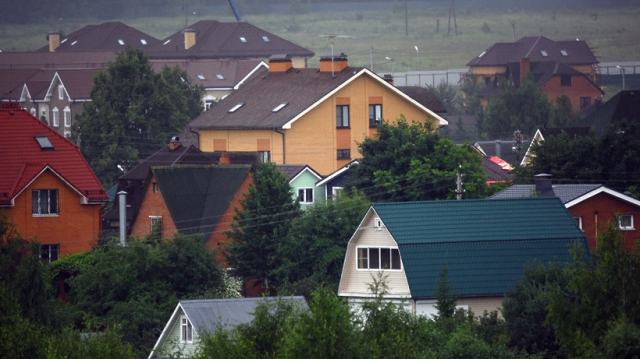 Тарханов предложил Москве возместить средства на развитие инфраструктуры дачных поселков