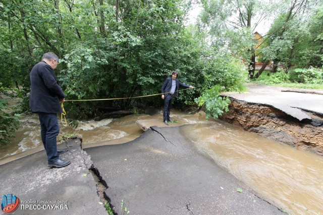  Несколько десятков домовладений остались отрезанными от внешнего мира из-за разрушения моста в Рузском городском округе